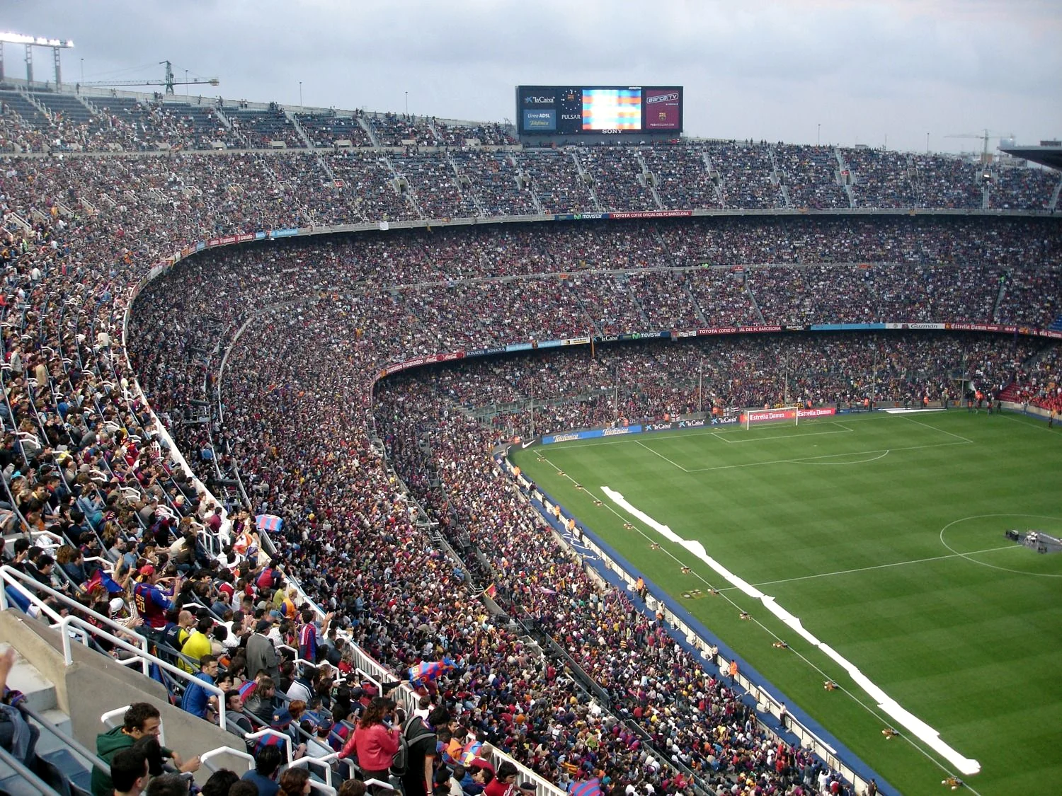 Estádio de futebol cheio