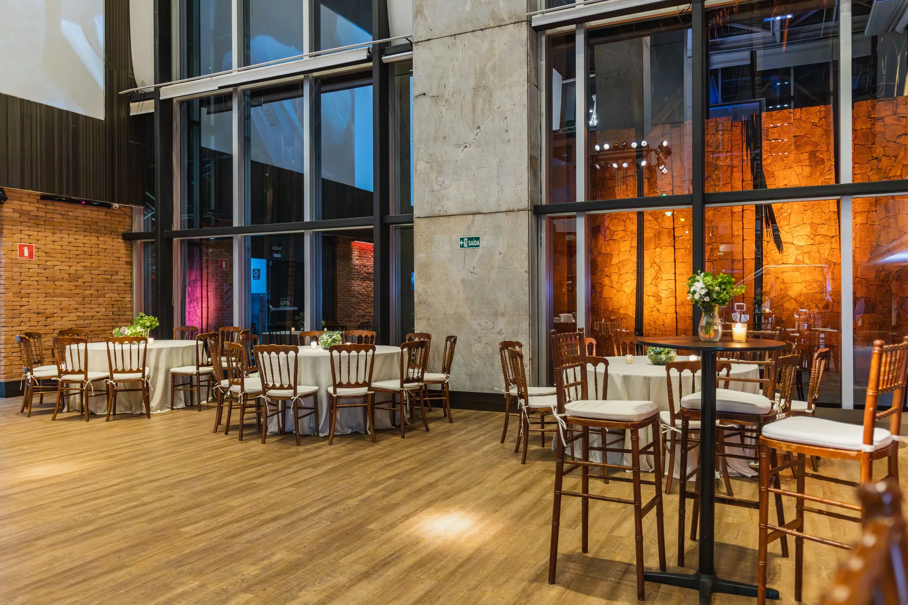 Restaurante contemporâneo do hotel